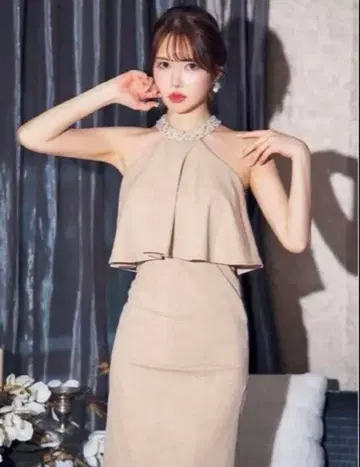 Jewels 프릴이 달린 타이트 드레스