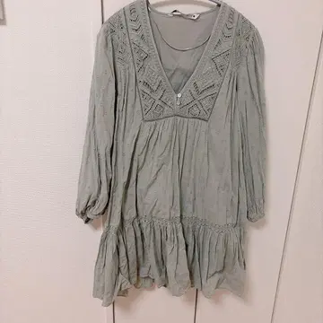 [1회 착용] ZARA 컷워크 튜닉 블라우스 사이즈 S