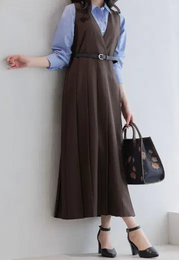 브라운 벨트 포함 V넥 원피스 F 사이즈