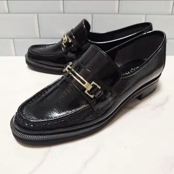 [새상품급] DIANA 다이애나 비트 로퍼 23.5 에나멜 블랙