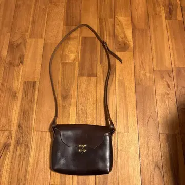 FERNAND LEATHER 호라이즌탈 래치 파우치 USA 제조