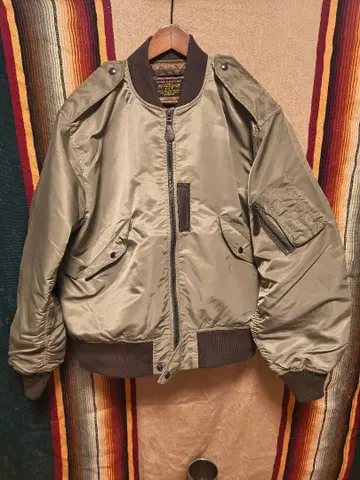 기간 한정 할인! WAIPER.INC의 L-2 올리브 42