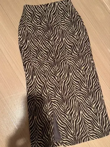 Ungrid/미사용 새상품 제브라 패턴 타이트 스커트 앞 슬릿 포함
