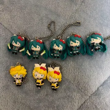 하츠네 미쿠 x 헬로키티 볼체인 마스코트