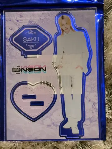 꿈을 먹는 NEON 사쿠 아크릴 스탠드 턱시도