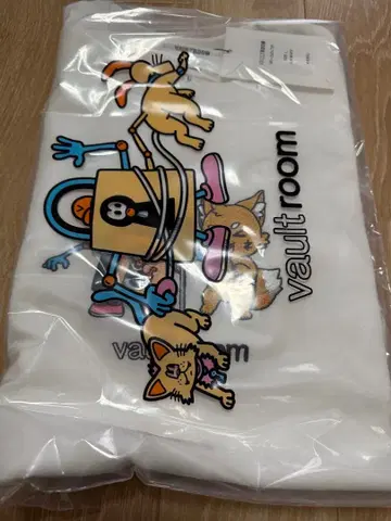 즈즈 VAULT ROOM VR x ZUZU TEE