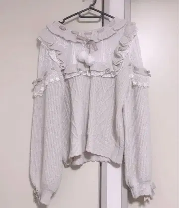 LIZLISA 리즈리사 폼폼 리본 레이스 요크 니트탑