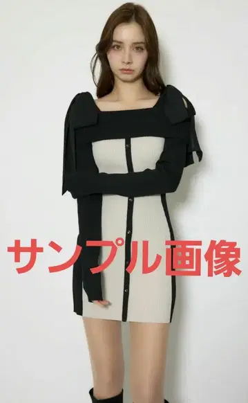 rienda 바이컬러 오프숄더 리본 니트 미니 원피스