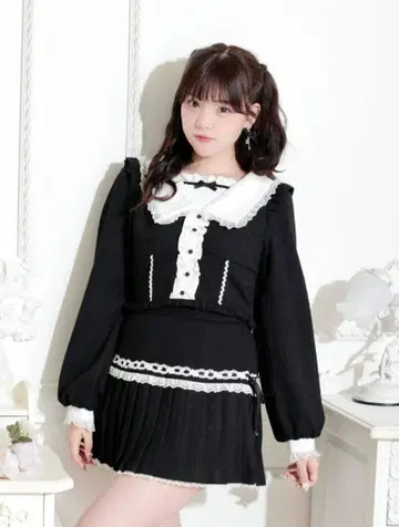 NOEMIE 노에미 트위드 레이스 사이드 리본 플리츠 셋업 블랙