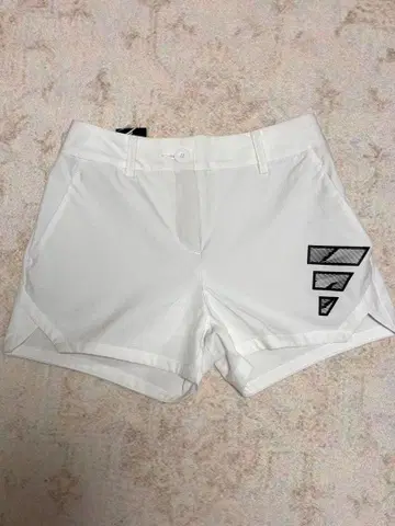 [새상품] M 사이즈 adidas 골프 숏팬츠 화이트 큰 로고 봄 골프