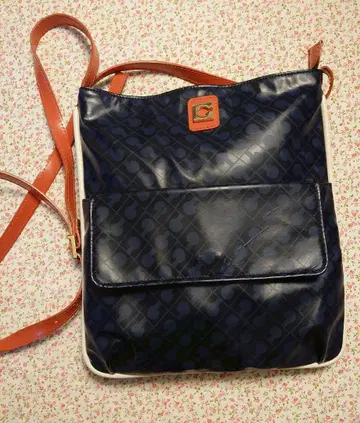 게라르디니 숄더백 사선 나일론 네이비 금장 장식 로고