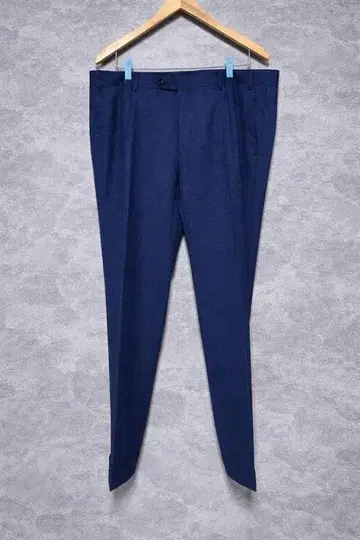 꼬르넬리아니: 울 트라우저: 52