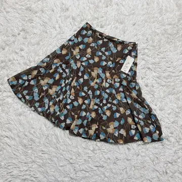 [ c7548 ] 새상품 a.v.v 무릎 기장 스커트 올 패턴 플레어