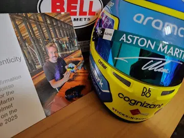 F. 알론소 친필 사인, 인증서 포함 1/2 헬멧 2025년 본선 사양