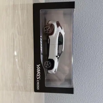야리스 크로스 미니카 화이트 1/43