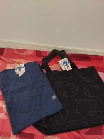 유니클로 KAWS 세트 1