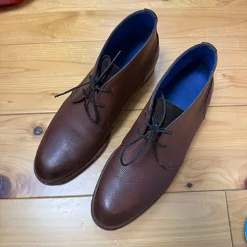 MassimoDutti 브라운 가죽 처카 부츠