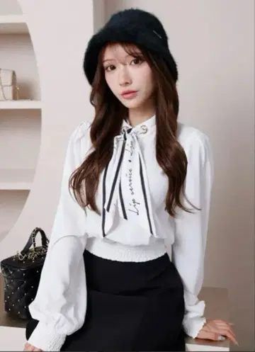 LIP SERVICE 미사용 새상품 로고 리본 바이컬러 블라우스