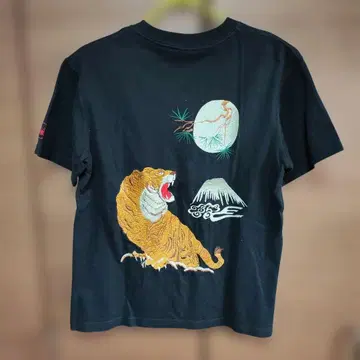 CROPPED HEADS 크롭 헤드 일본풍 패턴 호랑이 자수 티셔츠