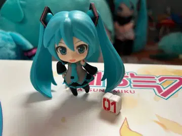 넨도로이드 서프라이즈 하츠네 미쿠 부품 포함