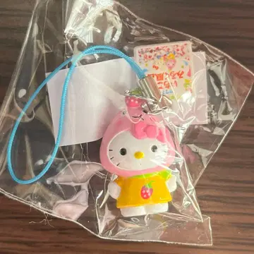 [ 미개봉 ] 헬로키티 사쿠마 딸기밀크 목욕탕 스트랩