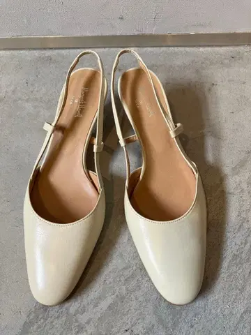 Margaret Howell 아이보리 슬링백 하이힐