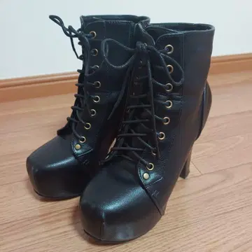 Felicia Felice 블랙 레이스업 부츠 3월 말까지!!