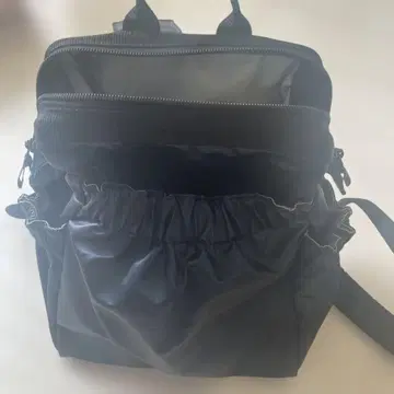 ARTISAN 블랙 백팩