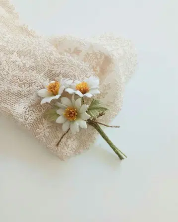 염색 천 꽃*작은 마가렛 코사지