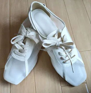 화이트 슬립온 스니커즈 (스켈레톤)