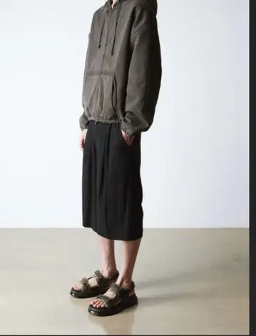 닥터마틴 통굽 Dr. Martens 샌들 포스터