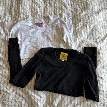 UNIF 화이트와 블랙 긴팔 T셔츠 세트 XS 사이즈