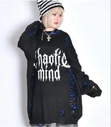 volcan 데미지 로고 니트 (얇은 소재) 블랙 블랙 지뢰