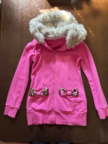 MA*RS 20th Anniversary 퍼 달린 롱 후드티 모델 착용