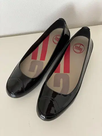 fitflop 에나멜 블랙 플랫슈즈 레인슈즈