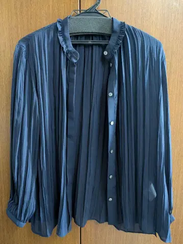 Ballsey 네이비 프릴 셔츠