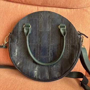 원형 다크 블루 숄더백