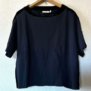 포르테 포르테 플리츠 벨벳 티셔츠 반팔 네이비 블랙