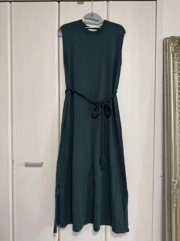 Mila Owen 슬리브리스 롱 원피스 다크 그린