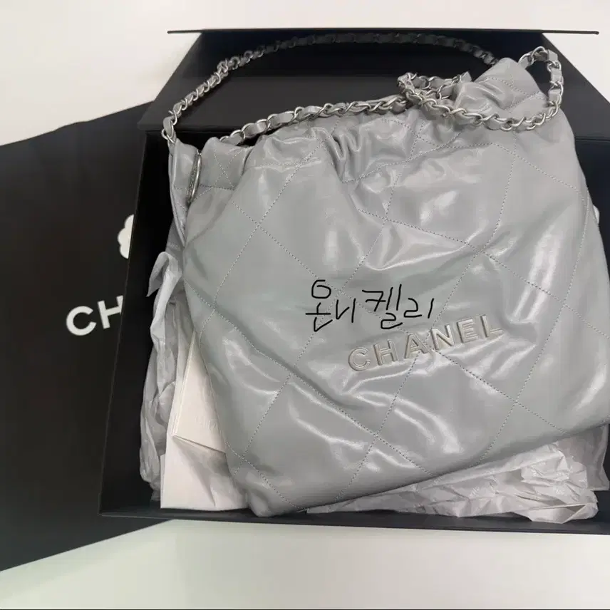 샤넬 [중고]직거래가!!샤넬 22백 스몰 그레이 은장 내장칩 사진 1