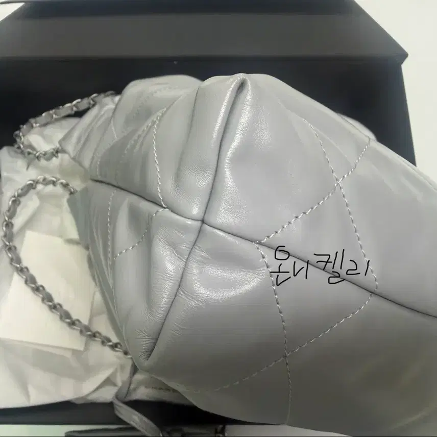 샤넬 [중고]직거래가!!샤넬 22백 스몰 그레이 은장 내장칩 사진 6