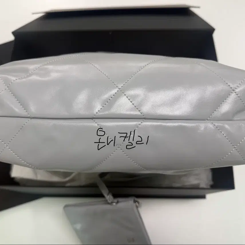 샤넬 [중고]직거래가!!샤넬 22백 스몰 그레이 은장 내장칩 사진 8