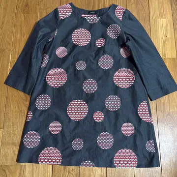 타바사 다크 그레이 도트 무늬 긴팔 튜닉