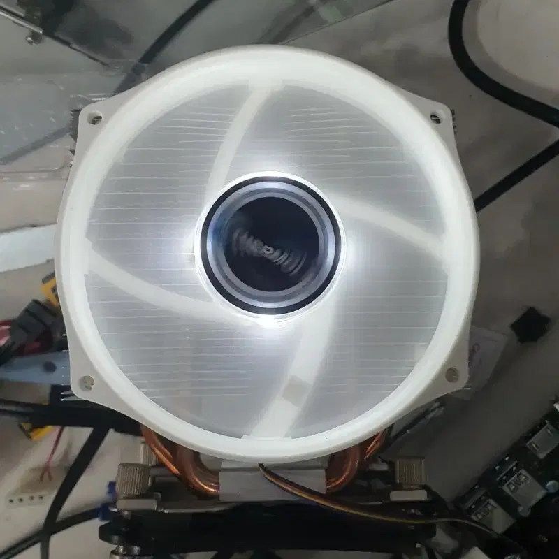 라이젠용 써모랩 화이트 LED CPU 쿨러