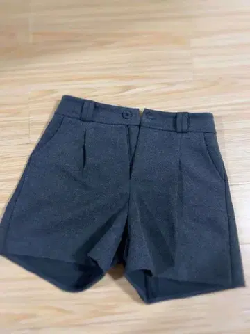 다크 그레이 울 숏팬츠
