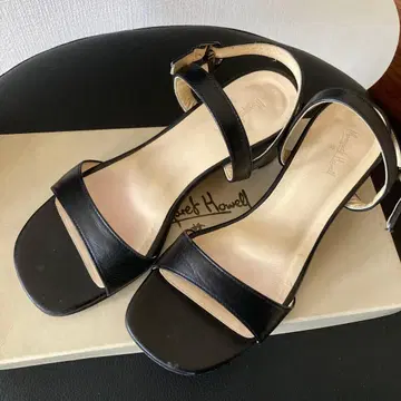 마가렛호웰 블랙 샌들