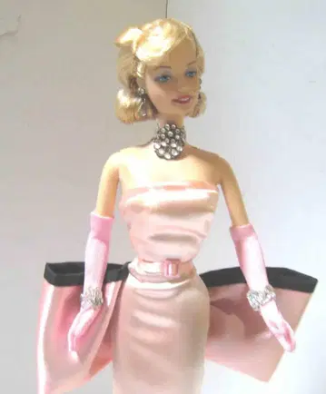 마릴린 몬로 핑크 드레스 바비 인형