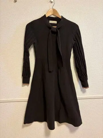 Lily Brown 니트 원피스 다크 브라운 리본 플레어 원피스