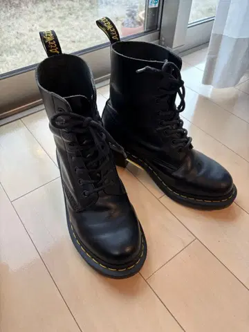 닥터마틴 레이스업 부츠