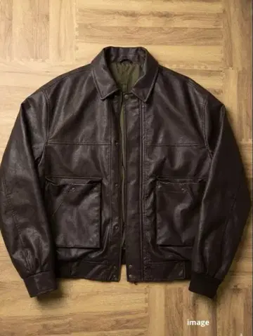 다크 브라운 가죽 자켓
